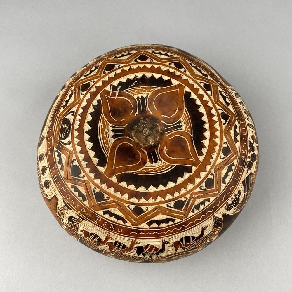 Leoncio Veli Peru Gourd Carved Bowl Llamas Mountains People Storyteller w Lid - Picture 5 of 8